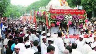 Sant Tukaram palanquin left Pune halted at Loni Kalbhor