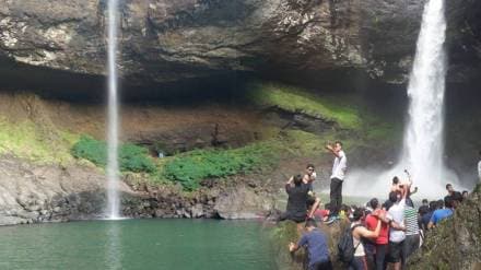 devkund waterfall monsoon