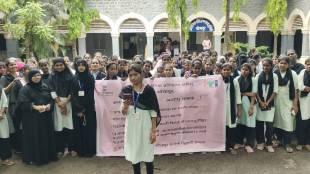 Solapur Government ITI girls protested demanding immediate cancellation of Principal Amar Jadhav transfer