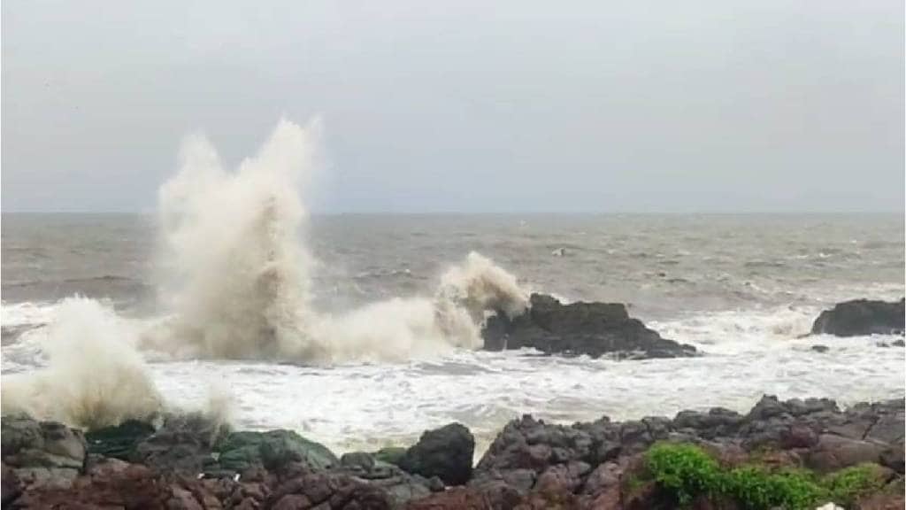 heavy rain Orange alert issued for Konkan coast sea
