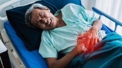 पोटाच्या कॅन्सरची सकाळी दिसणारी ‘ही’ लक्षणं अजिबात दुर्लक्षित करू नका; नाहीतर जाऊ शकतो जीव