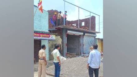 Ward A Assistant Commissioner Pramod Patil demolished titwala illegal chawls shops with JCB on Tuesday