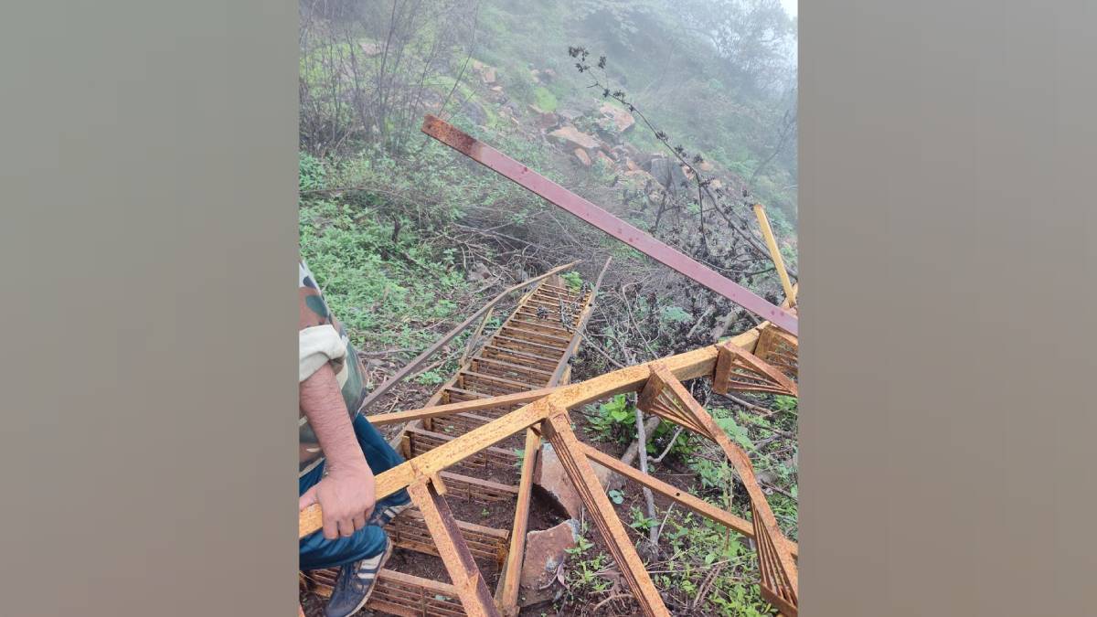 Road to fort closed after landslide damages iron ladder linking fort to Sumargad