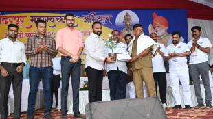 Pandharpur guardian minister jaykumar gore joins mega cleanliness drive ahead of Ekadashi