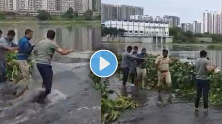 Pune police rescue vidio safely pulled out a Biker who gets stuck on bridge
