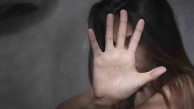 अल्पवयीन मुलीवर दौंडमध्ये बलात्कार, महिलांच्या डोळ्यात मिरची पूड टाकून दागिन्यांवर दरोडा