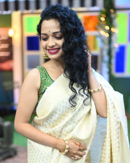 Rashmi Anpat Aari Work Blouse Design