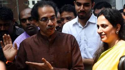 “शिवसेनेच्या फुटीमागे रश्मीवहिनींचा हात होता, उद्धव ठाकरे…”; ‘या’ मंत्र्याचा दावा