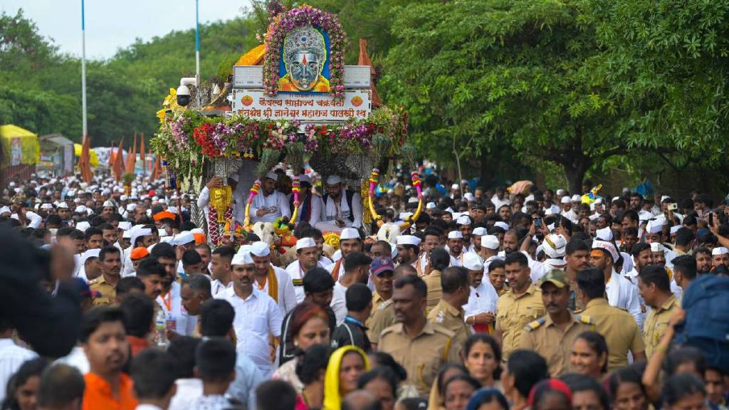 Gold jewellery looted at Sant Dyaneshwar Palkhi