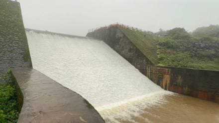 Satara Mahabaleshwar Venna Lake overflows due to heavy rainfall