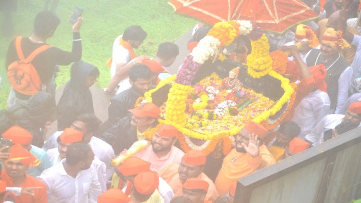 Shivrajyabhishek and chhatrapati sambhaji maharaj Jayanti celebrated at Sinhagad fort by VHP