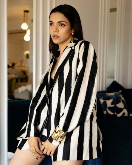 Shriya Pilgaonkar Black And White Suit
