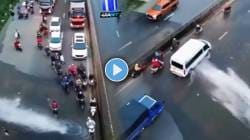 VIDEO: मदत करायला काळीज लागतं! अचानक रस्त्यावर आला पाण्याचा लोंढा अन् … ड्रायव्हरने घडवले माणुसकीचे दर्शन