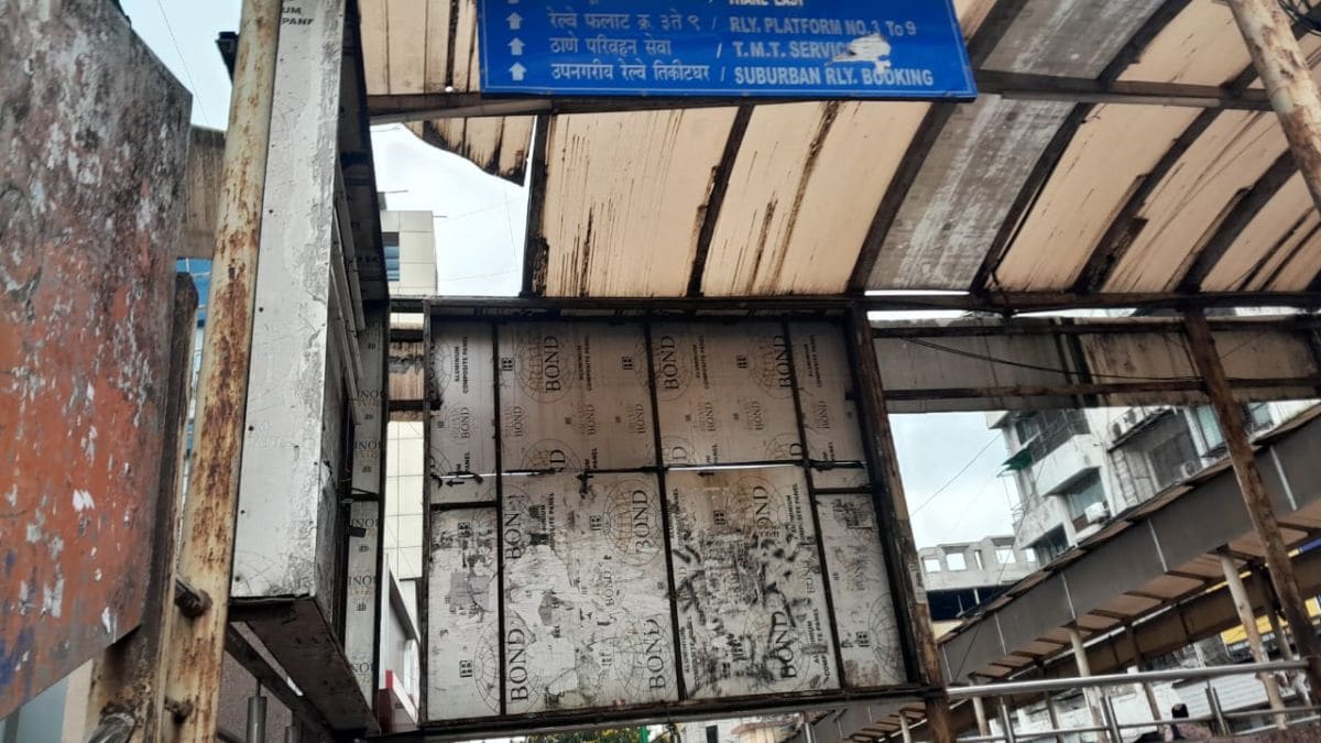 Thane west Satis Bridge Pedestrian travel is troublesome