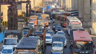 pune Nigdi to Pimpri service road is damaged with potholes due to Metro street water works