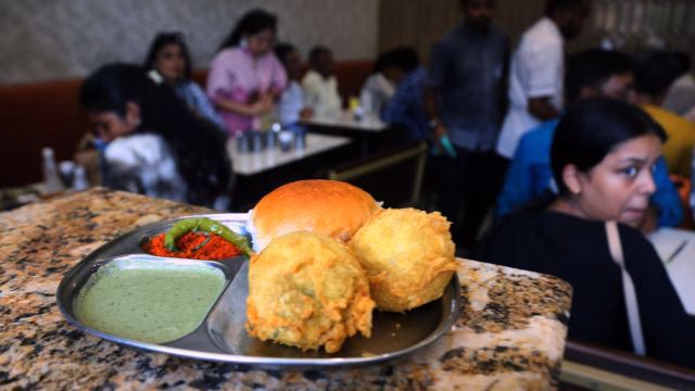 Aram Vada Pav Center