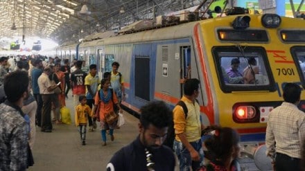 passengers demand refund of air-conditioned local train tickets cancelled due to technical glitch Mumbai print news