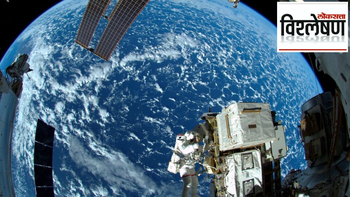 astronauts reach International Space Station