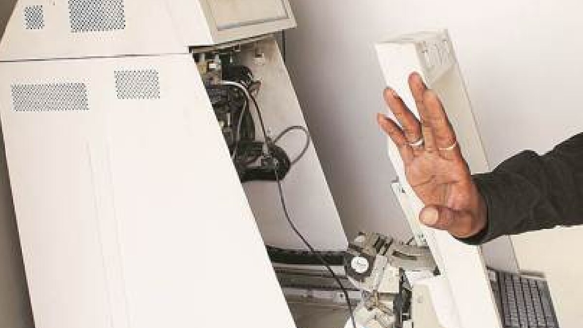 Three thieves stole cash worth Rs 3 lakh by breaking into an ATM machine in Kurla East mumbai