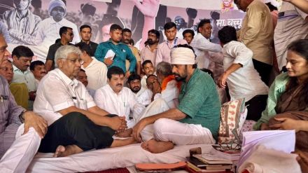 bacchu kadu refuses sanjay rathod urges end fast hunger strike on farmers issues continues