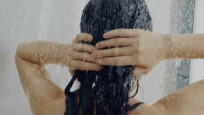 रोज सकाळी किती वाजता आंघोळ करावी? चुकीच्या वेळी आंघोळ केली तर होईल ‘असा’ परिणाम