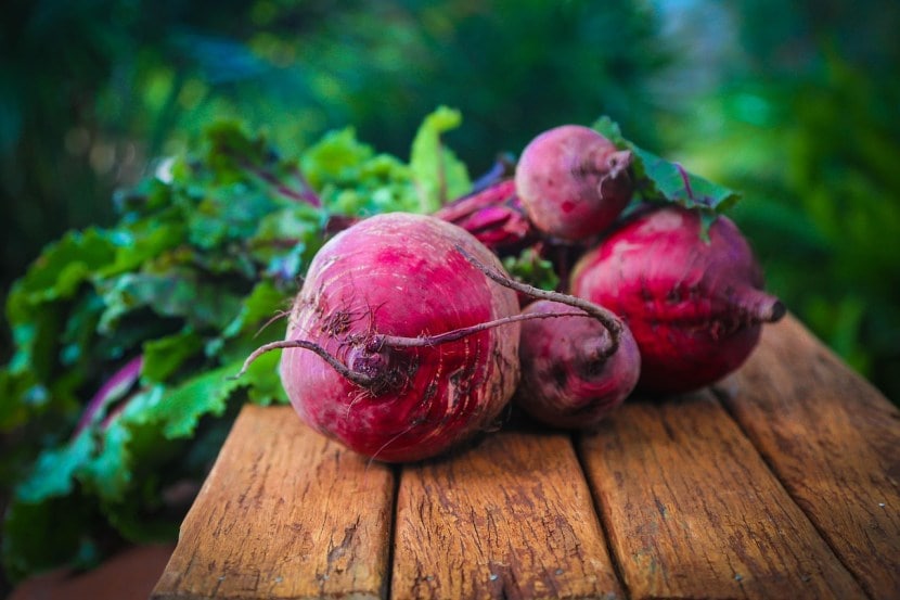 २. बीट (Beetroot)बीट ही भाजी केवळ आयर्नच नाही तर फॉलिक अ‍ॅसिडचाही उत्तम स्रोत आहे. यामुळे नवीन रक्त पेशी निर्माण होतात. बीट रस किंवा भाजी, कोणत्याही प्रकारे खाल्ल्यास उपयोग होतो. (छायाचित्र स्रोत: पेक्सेल्स)