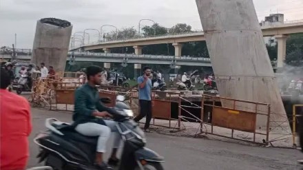 Bhide Bridge closed due to incomplete work on the pedestrian bridge being constructed by Mahametro pune
