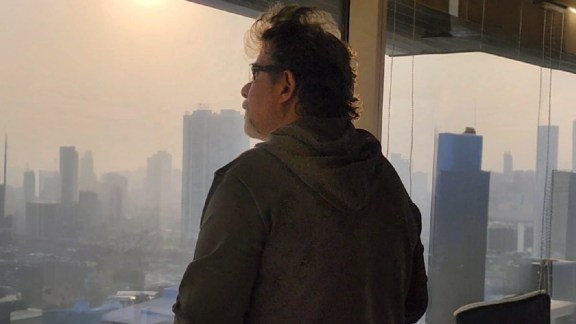 bollywood actor deepak tijori claimed his wife was married him without divorce with her first husband