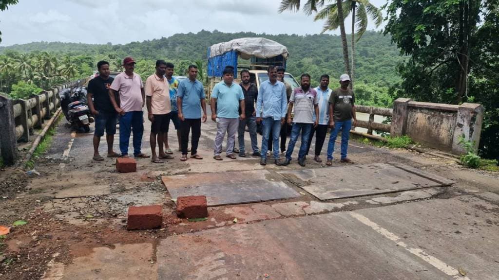 Satarda Naibag bridge issues news in marathi