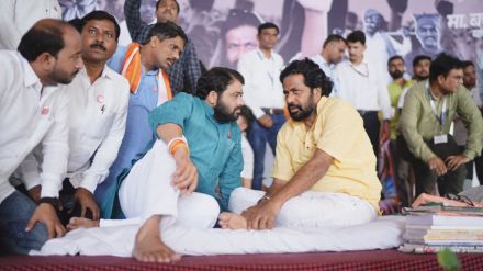 buldhana bachchu kadu hunger strike ravikant tupkar visit