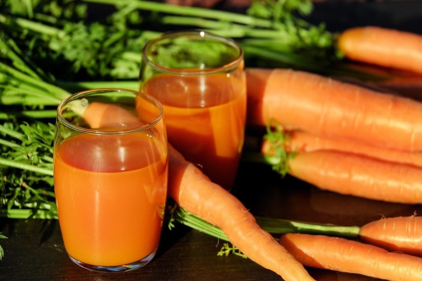 ४. गाजर (Carrot)गाजरात बीटा-कॅरोटीन आणि थोडेसे आयर्न असते. गाजराच्या सेवनामुळे हिमोग्लोबिनची कार्यक्षमता वाढते. गाजराचा रस किंवा कोशिंबीर फायदेशीर असते. (छायाचित्र स्रोत: पेक्सेल्स)