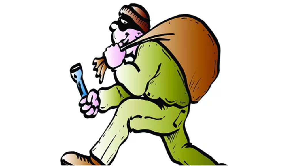 newspaper seller woman gold jewellery stolen