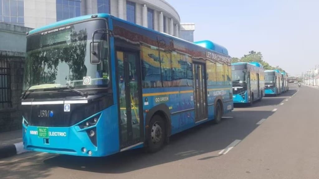nmmt conductor beaten up marathi news