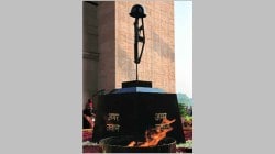 अहिल्यानगर : स्मारकाच्या माध्यमातून शहिदांच्या स्मृतींचे जतन, मेजर जनरल वर्मा यांच्याकडून गौरव