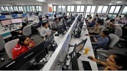 आता दहा तासांची ‘शिफ्ट’, कर्नाटकातल्या कर्मचारी संघटना म्हणाल्या, “तास वाढवले तसे…”