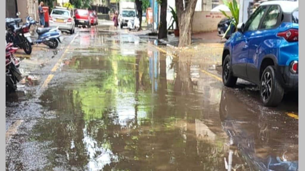 डोंबिवलीतील नेहरू मैदान रस्ता जलमय (छायाचित्र - लोकसत्ता टीम) 

