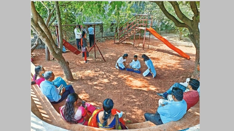 …सुंदर ही दुसरी दुनिया