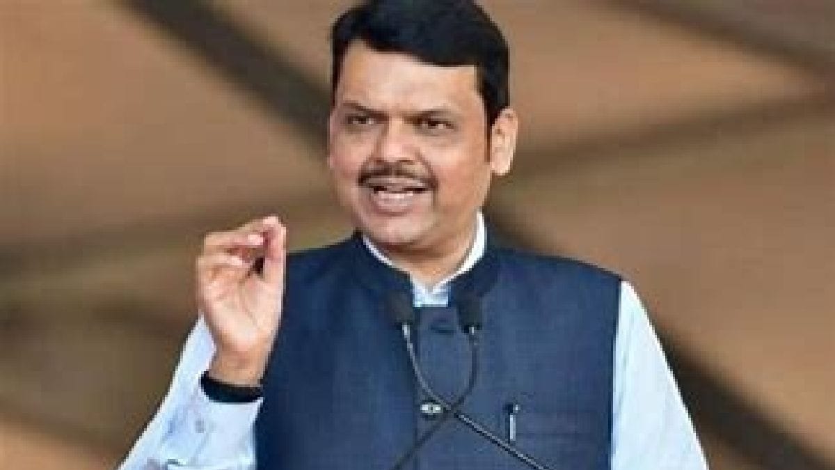 Devendra Fadnavis criticised Rahul Gandhi