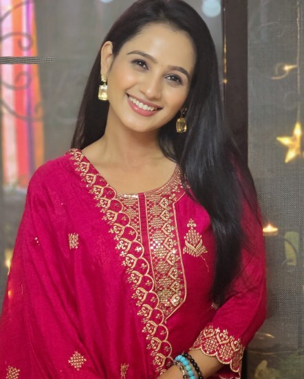 'मुलगी झाली हो' आणि 'मन धागा धागा जोडते नवा' मालिकेतून दिव्याने प्रेक्षकांचं मनोरंजन केलं.