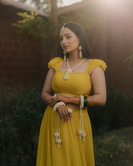 सोशल मीडियाद्वारे दिव्या तिचे अनेक नवे नवे फोटो शेअर करत असते.