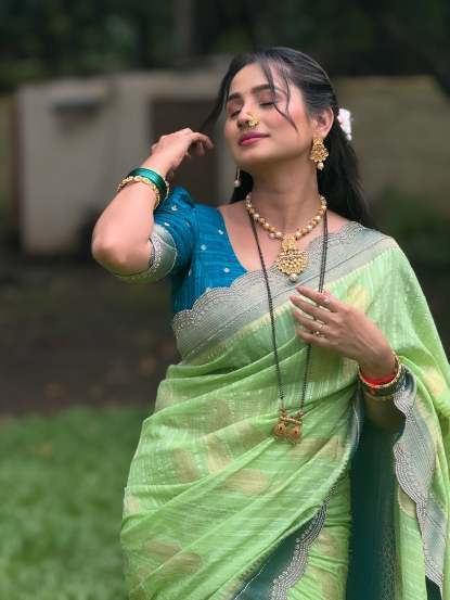 दिव्याने शेअर केलेल्या या फोटोंमध्ये ती खूपच सुंदर दिसत आहे. (फोटो सौजन्य : इन्स्टाग्राम)