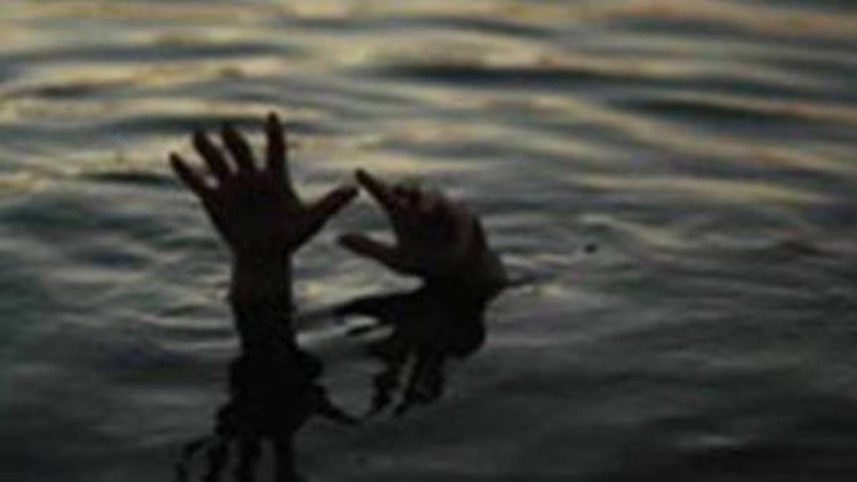 tragedy farm pond accident news in marathi