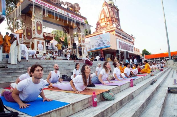 देशभरातील १०० प्रतिष्ठित आणि ५० सांस्कृतिक स्थळांवर पर्यटक व स्थानिकांनी मिळून आंतरराष्ट्रीय योग दिन २०२५ उत्साहात साजरा केला. (प्रतिमा: X)