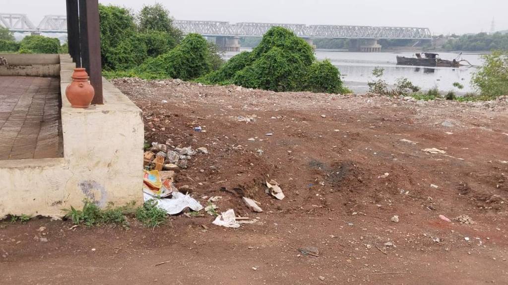 Dombivli filling at mangroves Devichapada creek bank illegal inspection by KDMC officials