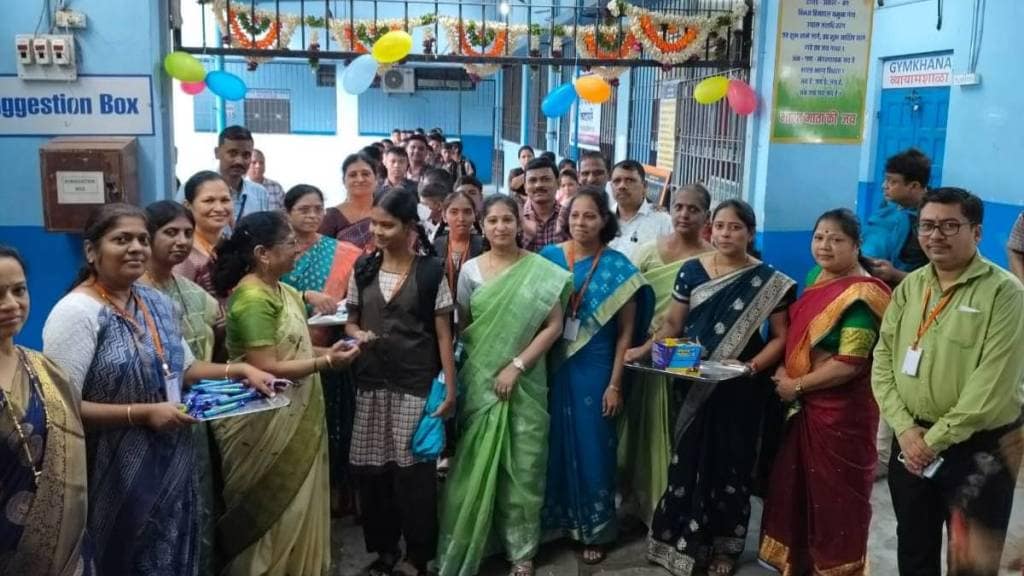 first day of school Kalyan, Dombivli celebration Students welcomed with cheers