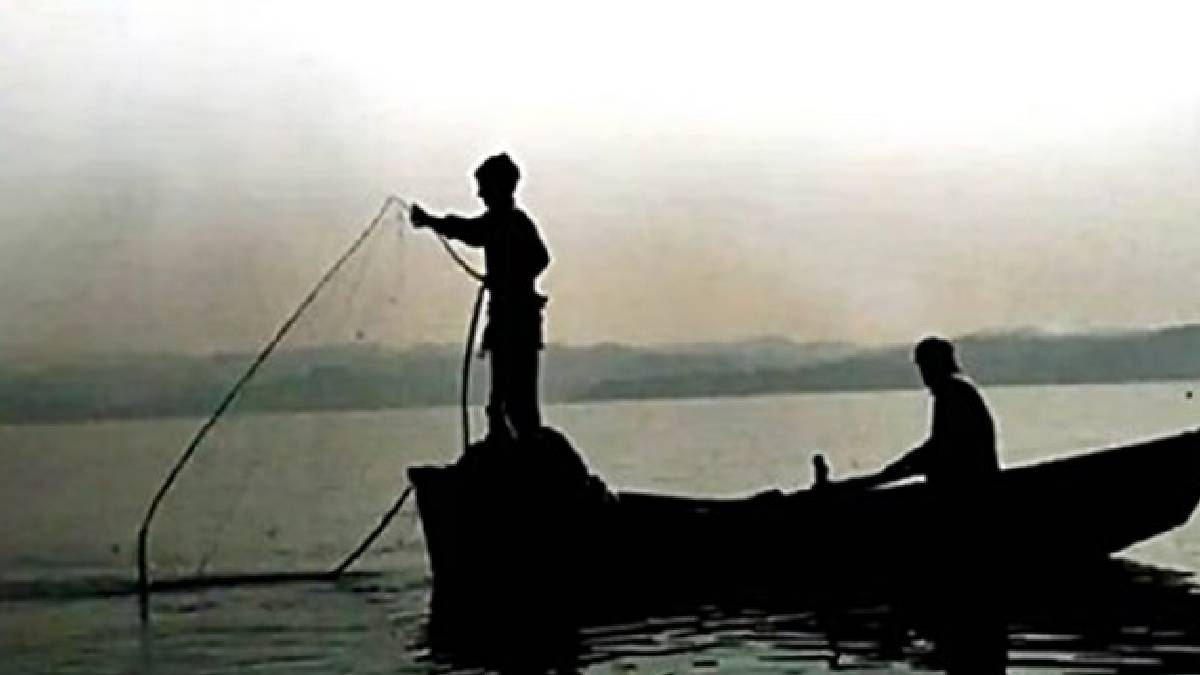 Karanja port Uran Fisheries department action against five fishing boats