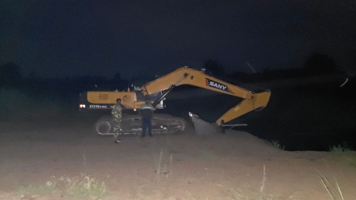 gadchiroli illegal sand mining police raid sand mafia arrested
