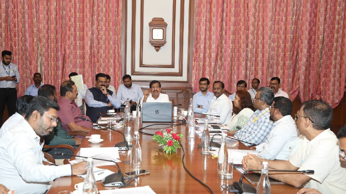 Forest Minister Ganesh Naik review basic facilities mokhavane Kasara Gram Panchayat boundaries