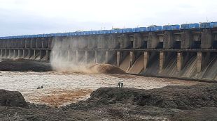jalgaon rainfall update hatnur dam gates opened tapi river flow increased