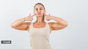 सकाळी चेहऱ्यावर सूज येते; त्यामागची कारणं आणि उपाय काय? जाणून घ्या…